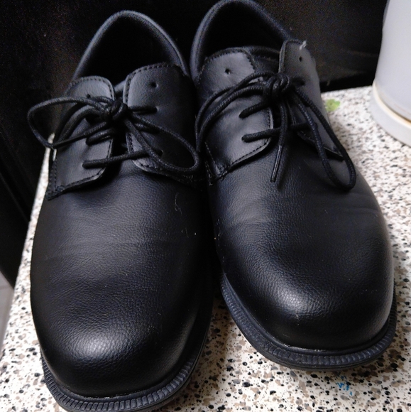 Shoes - Picture 2 of 7